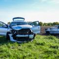 Auto belandt in weiland na botsing bij Westerbork