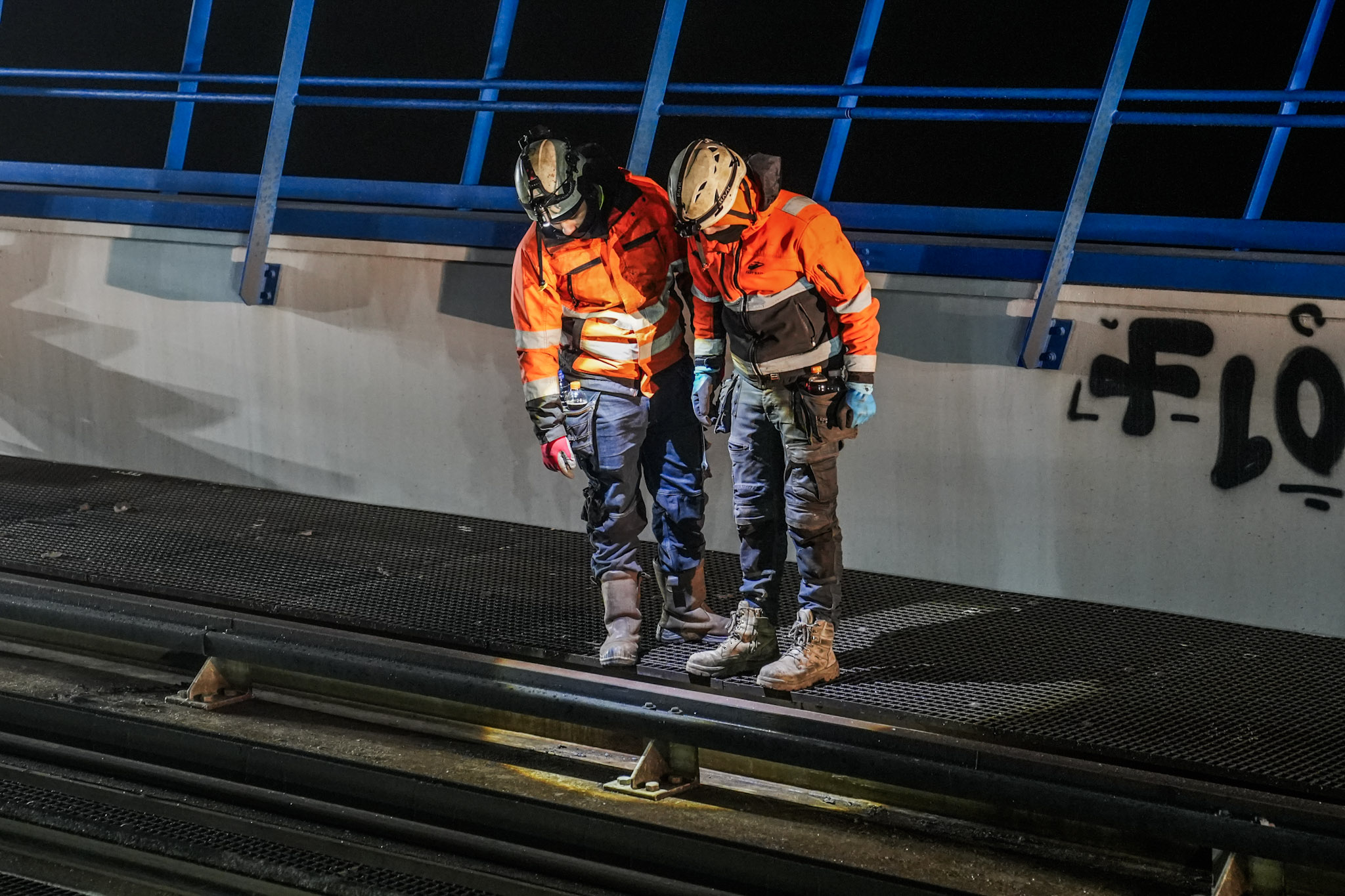 Breuk in spoorstaaf bij Grou; trein- en scheepvaartverkeer gestremd