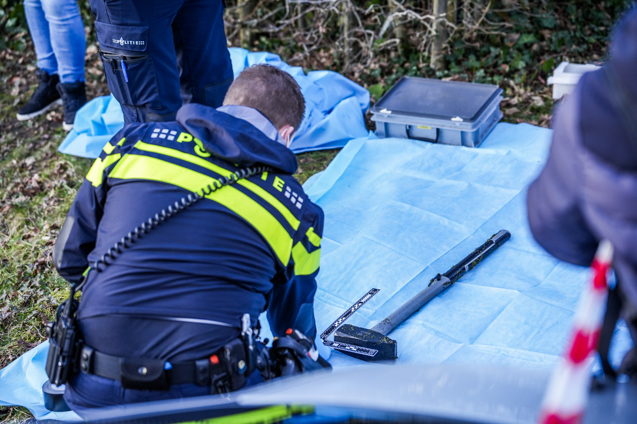 Daders kunstroof gooiden na diefstal lange hamer in sloot