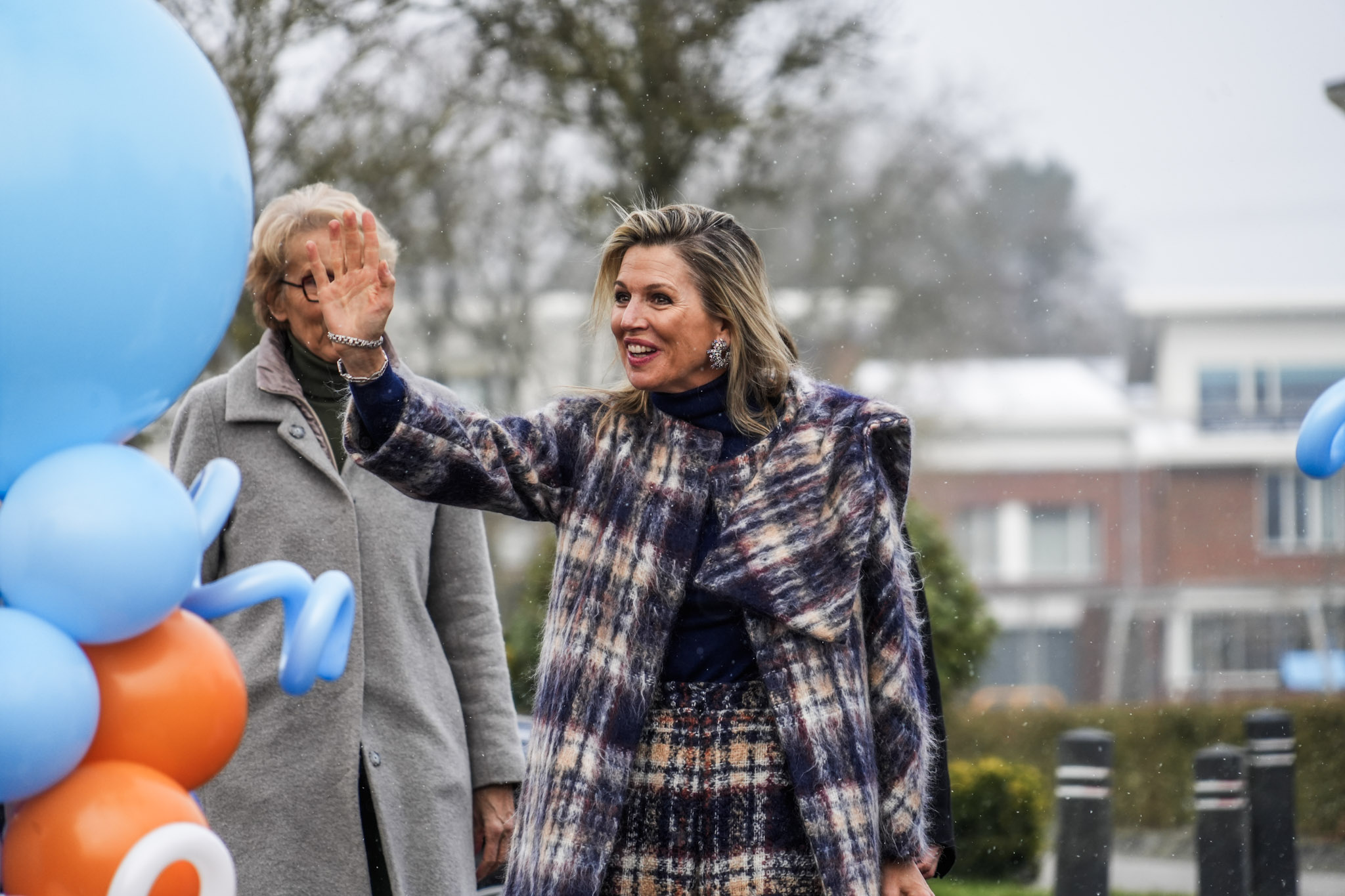 Koningin Máxima brengt muzikaal bezoek aan scholen in Emmen